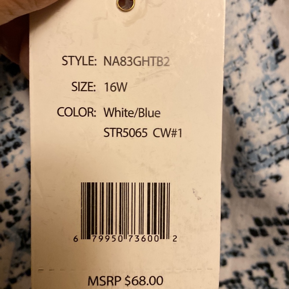 Beautiful fitted slacks. - Picture 4 of 5